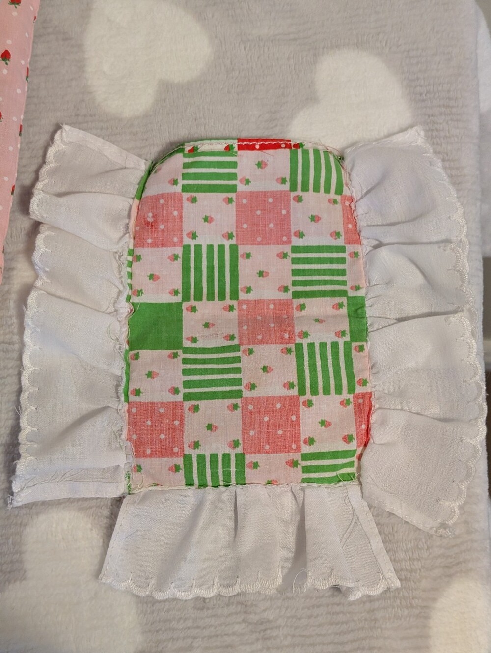 Vintage Strawberry Shortcake "Berry Happy Home" Berry Snuggly Bedroom, 1983 - Picture 3 of 12